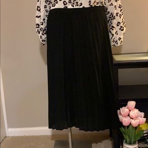AVA & VIV Black Pleated Skirt